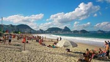Río de Janeiro con toque  de queda nocturno y cierre de comercios en playas